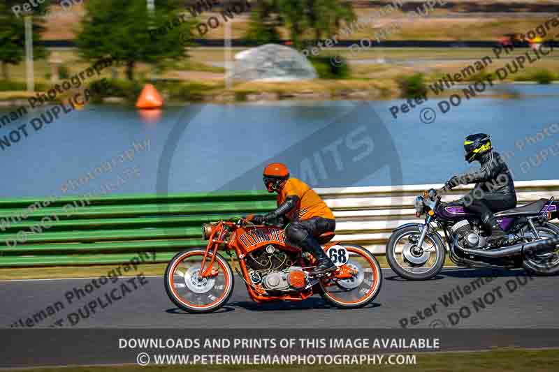 Vintage motorcycle club;eventdigitalimages;mallory park;mallory park trackday photographs;no limits trackdays;peter wileman photography;trackday digital images;trackday photos;vmcc festival 1000 bikes photographs